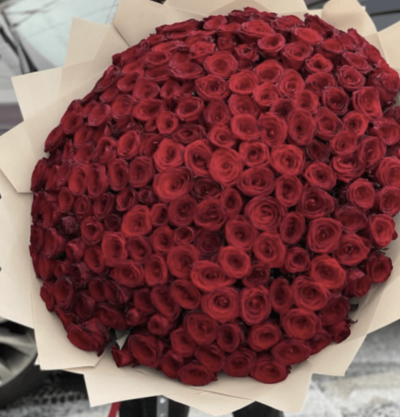 Wow - This stunning bouquet of 101 red roses is the perfect statement of love and elegance, for the standard size. The Medium option will contain 150 roses and For an even more impressive gesture, upgrade to the 201 roses bouquet, a luxurious masterpiece that is sure to leave a lasting impression.
